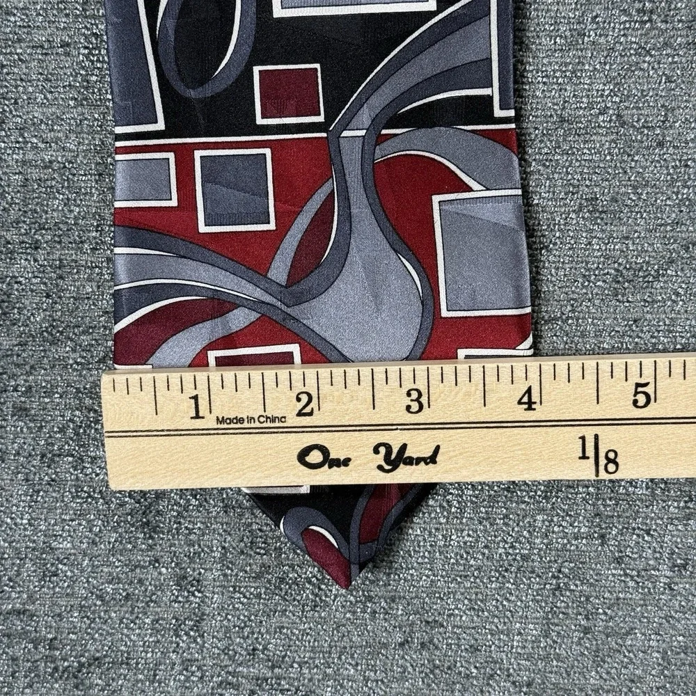 Screenplay by Martin‎ Wong Necktie Silk Red Gray Black Retro Made USA 57